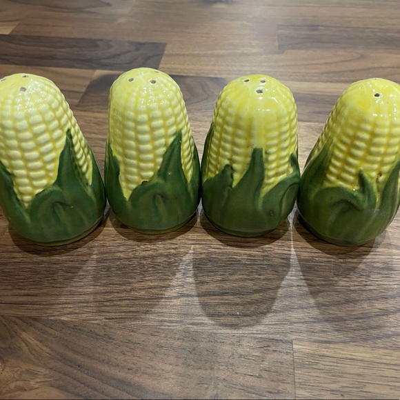 Vintage Corn on the cob salt and pepper shakers - Picture 2 of 3